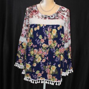Caleoas Floral Round Neck Flare Sleeve Top